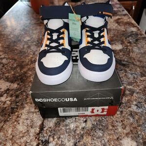 Boy's DC Shoes Size 1